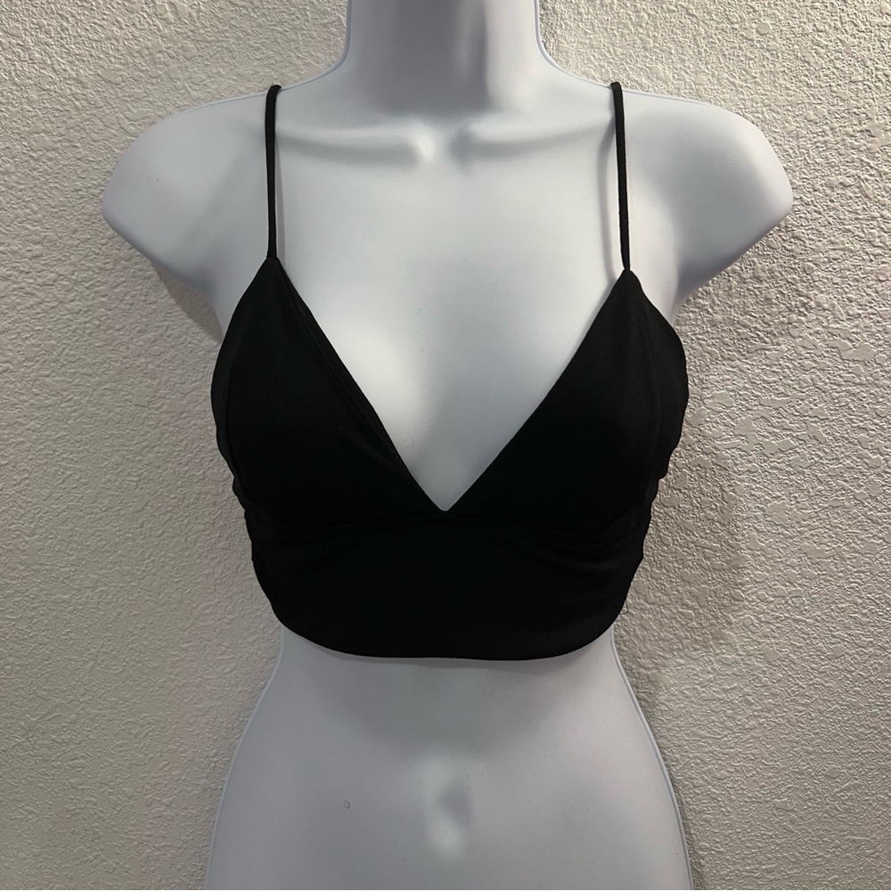 black tank top crop